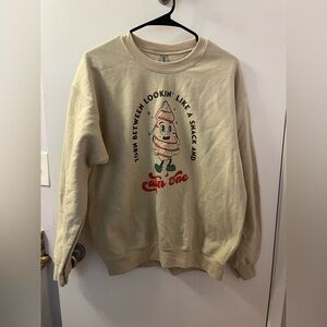 M Christmas Gildan Tan Graphic Crewneck Sweater Pre♥️ PTP 22-24
L 28
